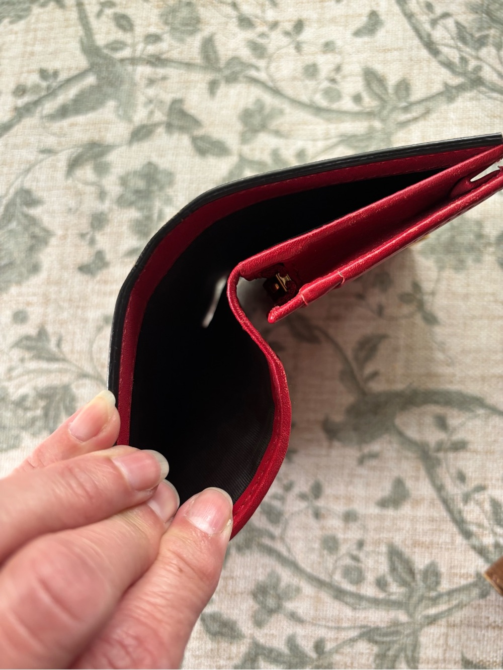 EUC Gucci Limited Edition GG Supreme Heart Snake Wallet. - Picture 8 of 12